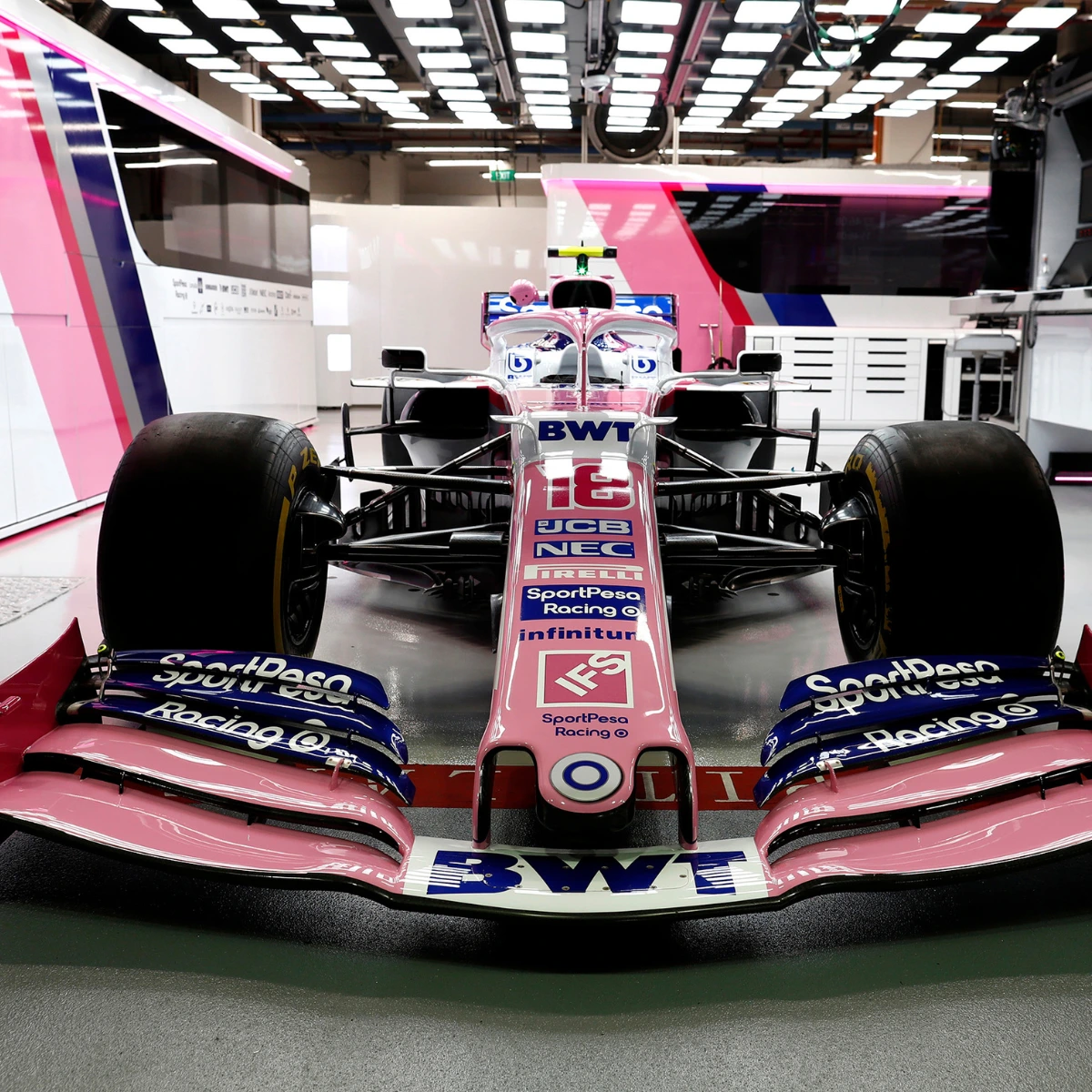 LEDvonal.hu fényei a Forma1-ben